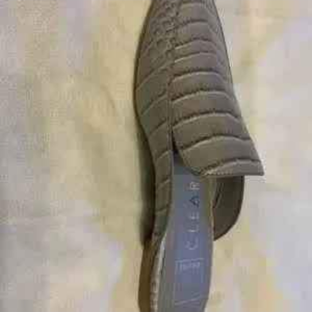 DV by Dolce Vita Gray Croc-Embossed Mules